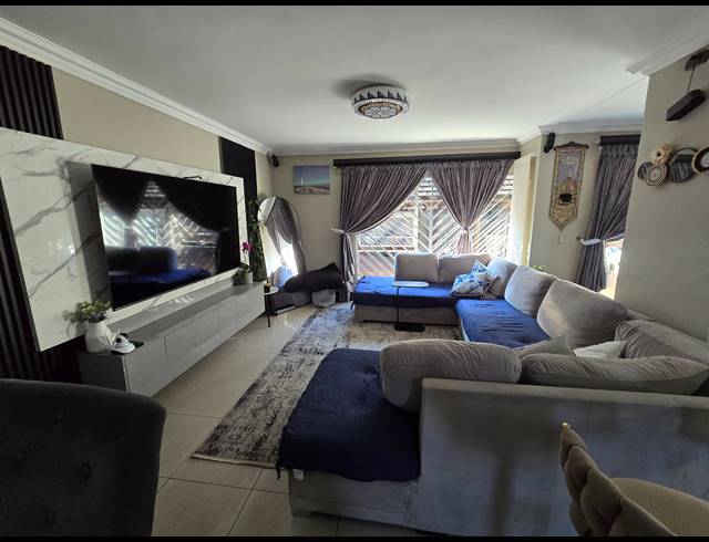 3 BEDROOM SECTIONAL TITLE FOR SALE IN BASSONIA